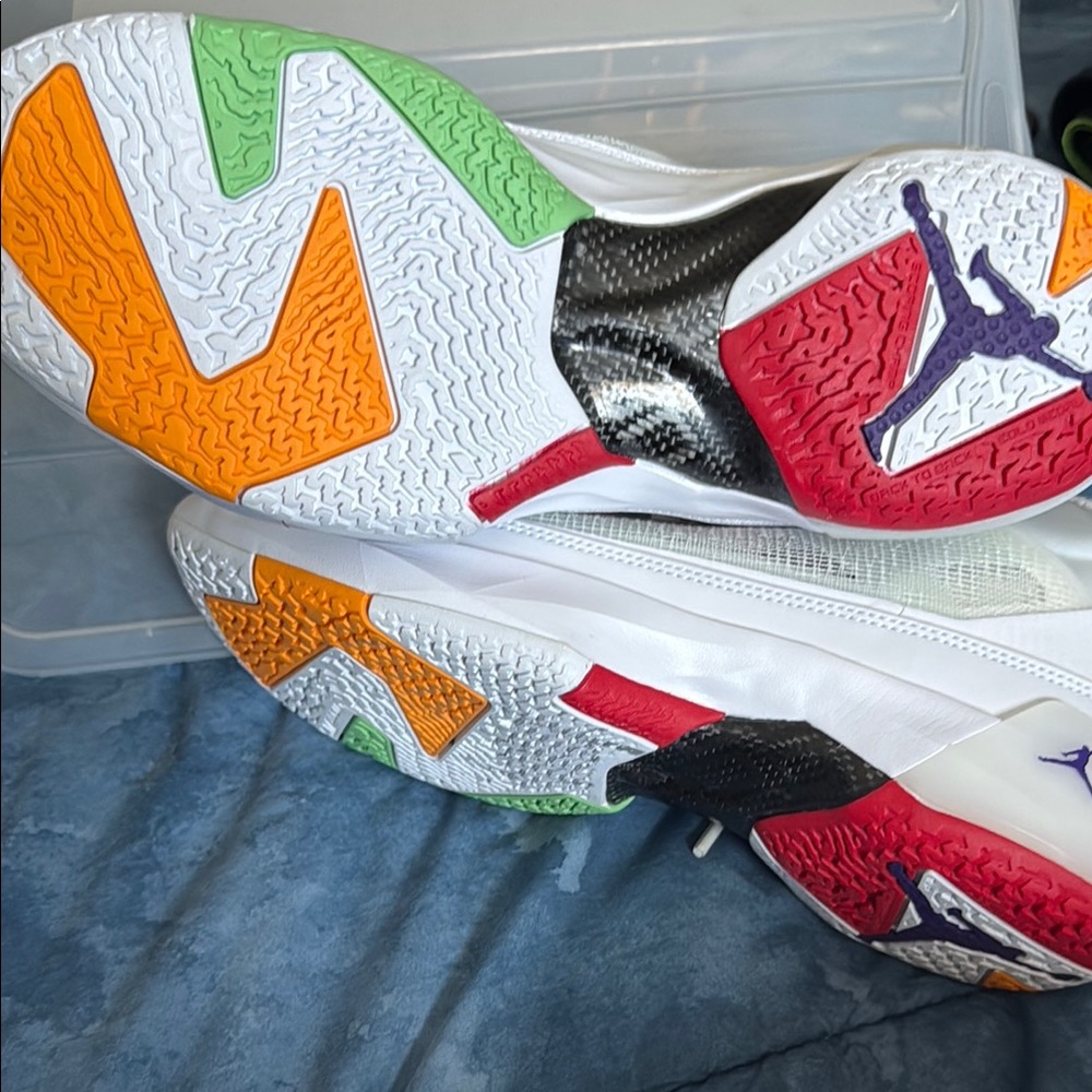 Jordan 37 Hare Kids Sneakers - White, Red, Black - Picture 4 of 4